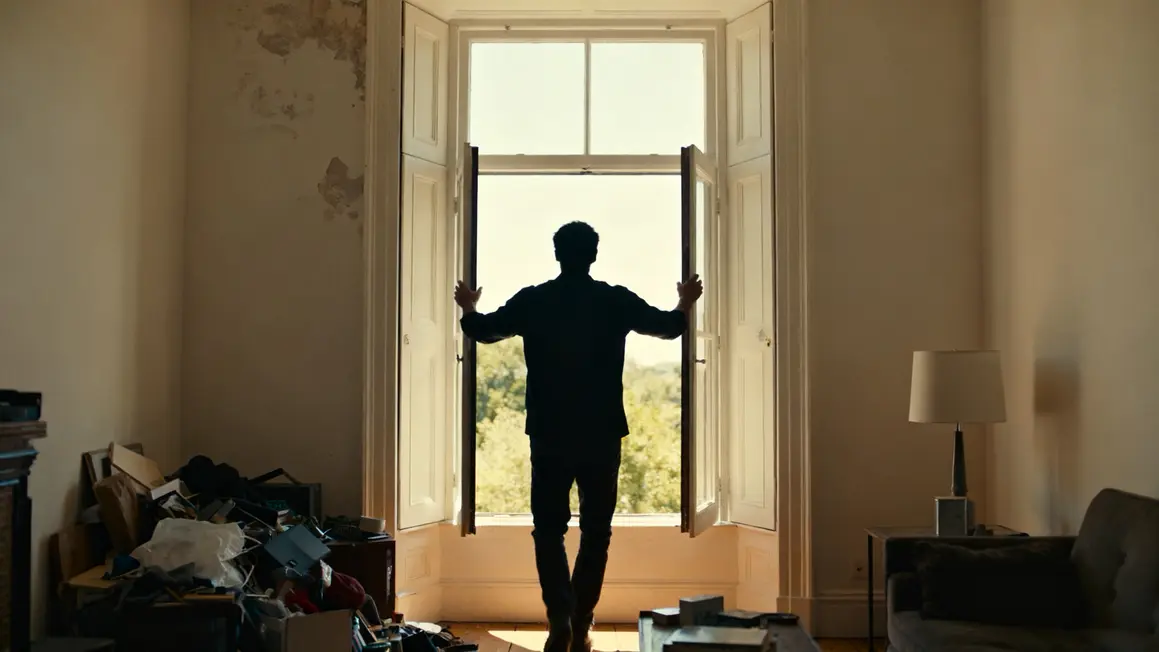 désencombrement de la maison : comparatif des options possibles 2 désencombrement maison silhouette bien-être pièce lumineuse